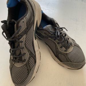 Men’s athletic shoe